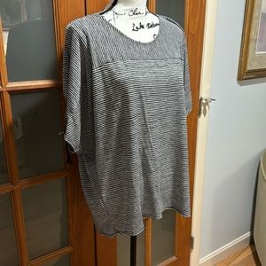 New Directions knit tunic top. Black&white stripe ( L)